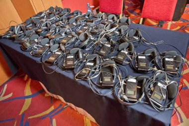 Kablosuz multy dil kulaklık .headphones simultane çeviri ürünleri simultane çeviri ürünleri için kullanılan ayarla