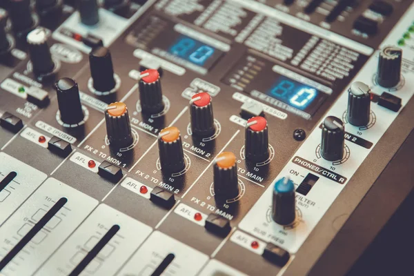 Bild av musikaliska förstärkare ljud förstärkare eller musik mixer med rattar, Jack hål och Mic kopplingar — Stockfoto