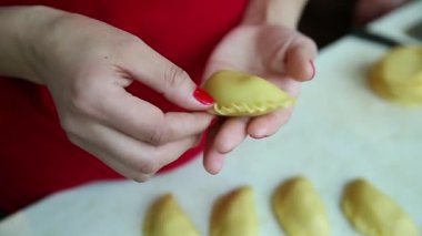 Shekerbura, Bir Azeri tatlısıdır. Bu zemin badem, fındık ve şeker ile dolu tatlı bir pasta vardır. Shakespeare süsler. Azerbaycan milli tatlılar . Azerbaycan tatlılar Shekerbura.