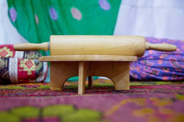 Oklava ve Ahşap tahta. Ahşap tahta ve oklava .