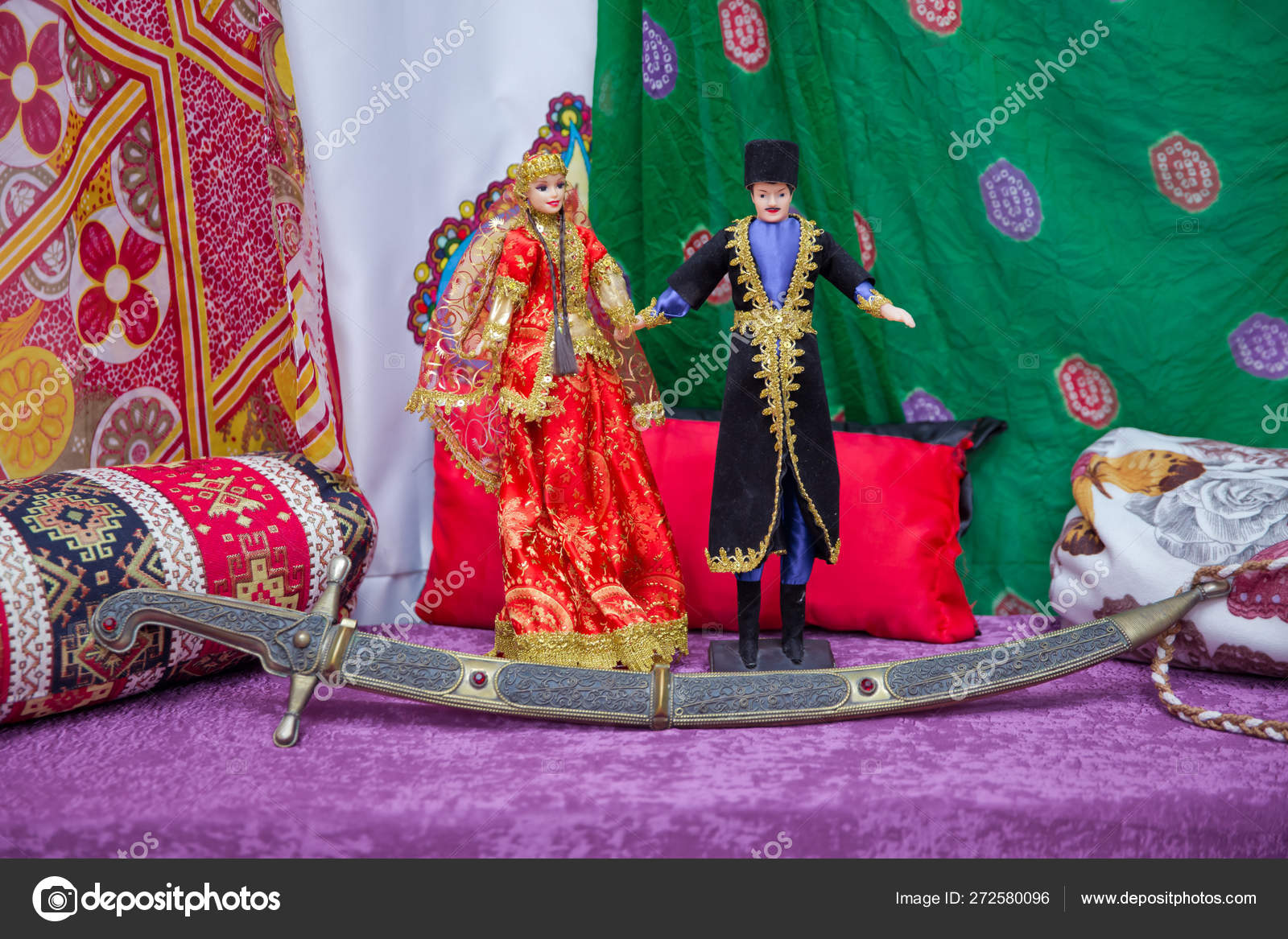 アゼルバイジャンの民族衣装。アゼルバイジャン国民の女性と男性