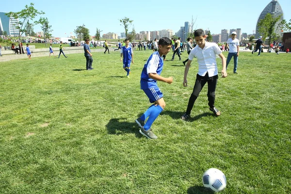 Φεστιβάλ παιδιών. Στο πάρκο Χέινταρ Αλίεφ. Διεθνής ημέρα για τα παιδιά — Φωτογραφία Αρχείου