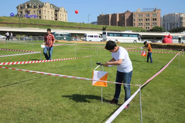 Festival de niños. En el parque del Centro Heydar Aliyev. Día Internacional del Niño — Foto de Stock