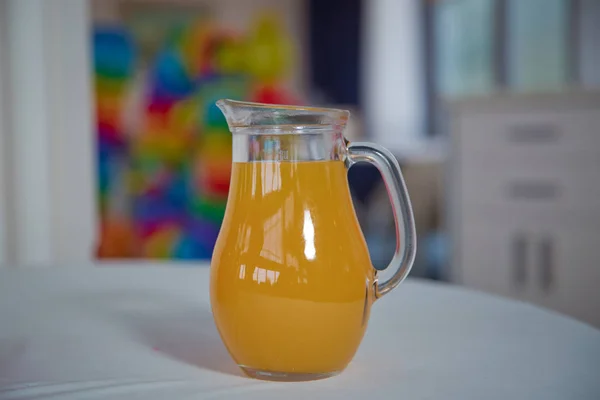 Apricot juice in a glass cup next to fresh apricots on a brown white background .1 cup freshly squeezed orange juice . Fresh orange juice in a glass . — Stock Photo, Image