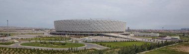 Bakü, Azerbaycan : Bakü Olimpiyat Stadı'nda maç günü . Bakü Olimpiyat Stadı çevresinde yeşillik ler var.