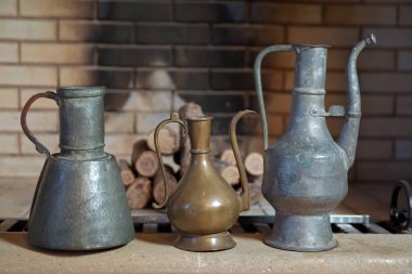 Aftafa, Seheng. Temel olarak, ev eşyaları yıkama ve el yıkama için kullanılır. eski bakır konteyner. Jujum ve sahang ağır su taşıma gemileri de dahil olmak üzere metal eşyalar