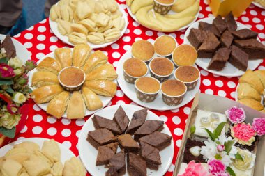 Üst görünüm, düz yatıyordu, kare . Tipik bir Sicilya sokak yemeği. Muzlu kek tarifi geleneksel lezzetli ve kolay büküm olduğunu. Tatil cupcakes erik ile muffins . Lezzetli kahvaltı gıda konsepti.