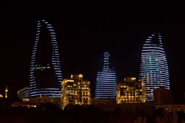 Международный бизнес-центр Баку Сити. Пламенные башни вечером. Баку, Азербайджан: знаменитый и красивый вечерний вид на небоскребы
.