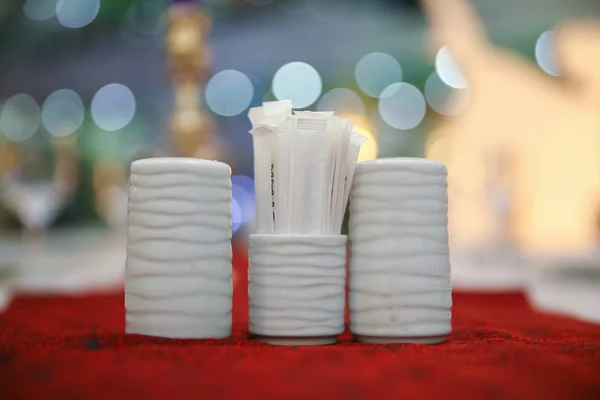 Toothpick. Ceramic pepper pot, salt shaker, toothpicks in paper .disposable wooden toothpicks in individual packing . blurred background in restaurant. White salt pan. — Stock Photo, Image