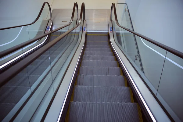 Moderne Elektronische Rolltreppe Bewegung Rolltreppe Geschäftszentrum Einer Stadt — Stockfoto