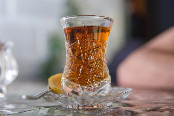 Schwarzer Türkischer Tee Birnenförmigem Glas Traditioneller Azerbaijani Aromatischer Tee Armudubecher — Stockfoto