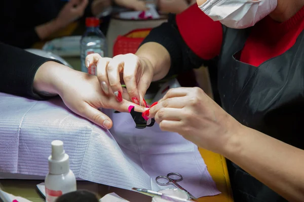 Manicure Hands Salon Woman Nail Salon Receiving Manicure Beautician Manicure — Stock Photo, Image
