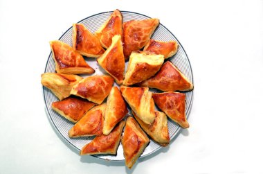 Char Siew Sou Izgara Pork Savoury. Triangle Paxlava. Azerbaycan mutfağı çeşitliliğiyle ayırt edilir. Üçgen baklava çoğunlukla Gabala bölgesinde pişirilir.
