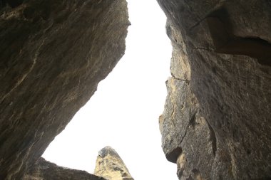 Gobustan Ulusal Parkı. Gobustan Ulusal Parkı, Azerbaycan 'daki en eski yerleşim birimi, Unesco tarafından korunuyor. Gobustan, Azerbaycan. Gobustan Ulusal Parkı 'ndaki Rocky Çölü bölgesi antik kayalar