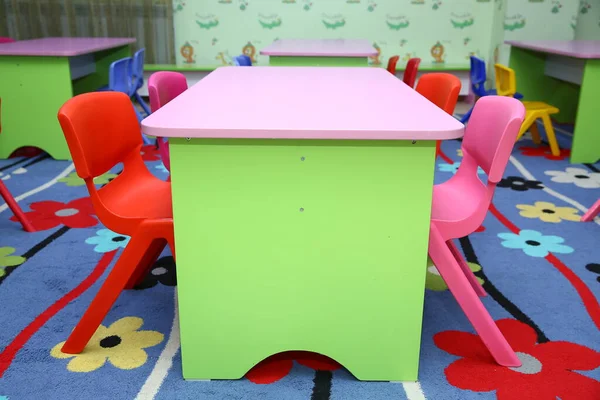 Muebles Juguetes Para Niños Jardín Infantes Mesas Vacías Refectorio Una —  Fotos de Stock