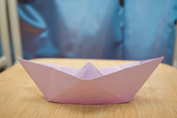 Origami Papieren Schip Leiderschap Concept Met Perzik Papieren Schip Leidt — Stockfoto