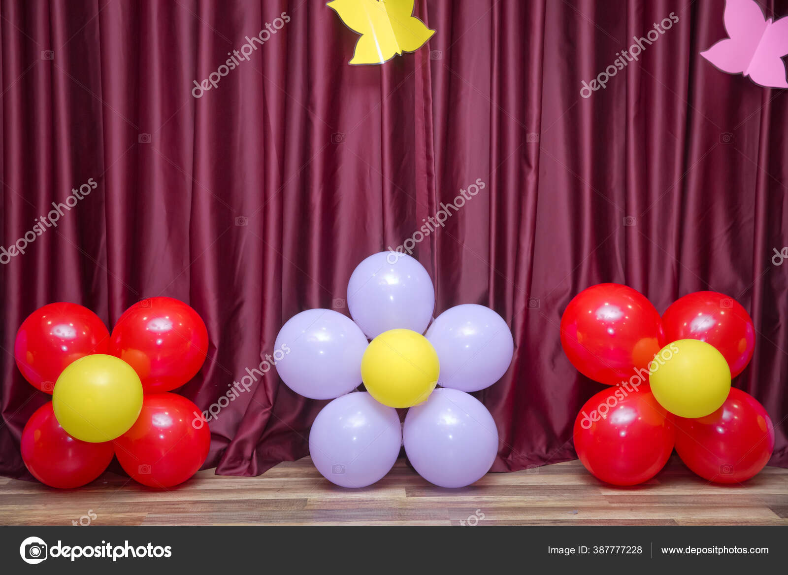 Red White Yellow Flower Balloon Red Curtain Flower Made Balloons — Stock  Photo © fotoqraf.tk.mail.ru #387777228, image size:1600x1167