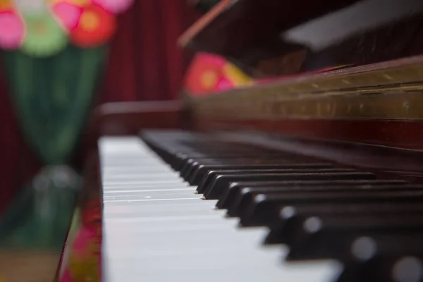 Tastiera Classica Pianoforte Sfocata Nei Colori Bianco Marrone Presse Pianoforte — Foto Stock