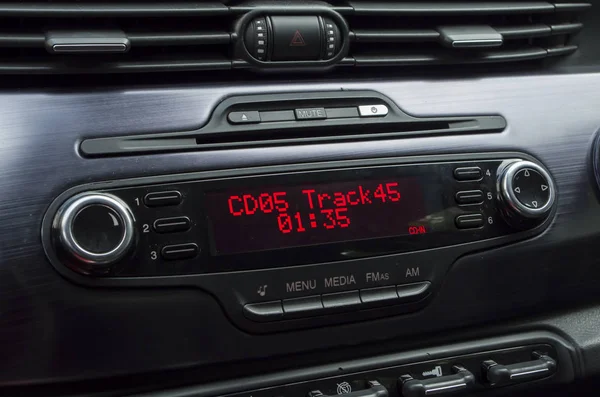 Car radio track on