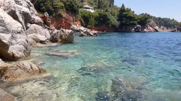 Vista de la bahía de una isla griega — Vídeo de stock