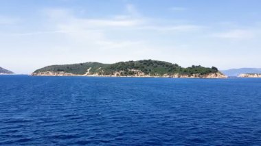 4K 'daki küçük bir adanın havadan görünüşü
