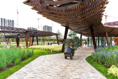 Moskova, Rusya - 15 Temmuz 2018: Park Tiufielieva Roshcha Zilart - Yeni Şehir Parkı'nın güneyinde bir Moskova, Moskova, Rusya'nın Danilovsky bölgesinde bulunan