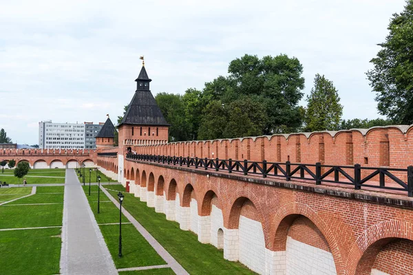 Kulenin Ivanovo Gates ve Ivanovo Kulesi, Tula Kremlin kuleleri. Tula, Rusya Federasyonu. Yaz aylarında panoramik görünüm