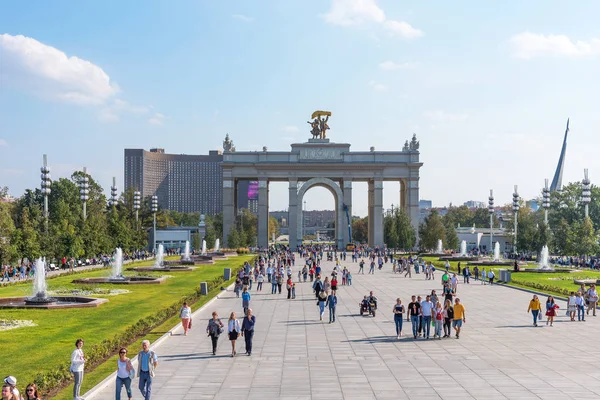 Moskva Ryssland September 2018 Panoramautsikt Över Bågen Main Ingången Vdnkh — Stockfoto