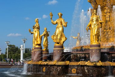 Moskova, Rusya - 22 Eylül 2018: Halklar dostluk Çeşme sergide VDKNh. Moskova, Rusya ulusal ekonominin başarılarının