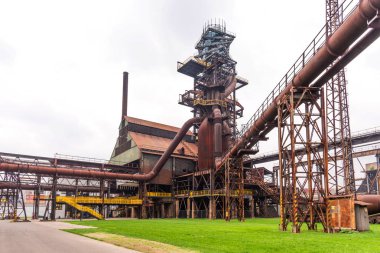Kule ve yüksek fırın Vitkovice Ostrava, Çek Cumhuriyeti için cıvata. Dolni Vitkovice eski çelik fabrika