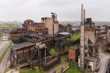 Ostrava, Çek Cumhuriyeti - 17 Nisan 2018: cıvata kule Ostrava, Çek Cumhuriyeti için daha düşük Vitkovice semtinden panoramik. Dolni Vitkovice eski çelik fabrika