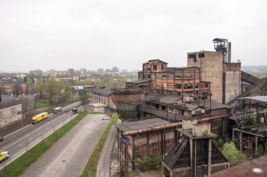 Ostrava, Çek Cumhuriyeti - 17 Nisan 2018: cıvata kule Ostrava, Çek Cumhuriyeti için daha düşük Vitkovice semtinden panoramik. Dolni Vitkovice eski çelik fabrika