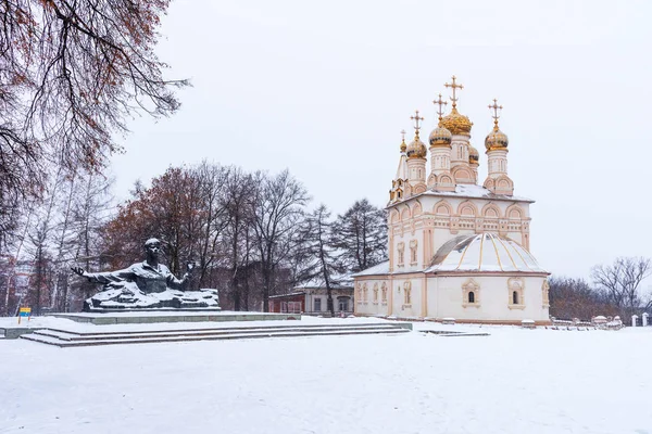 Vista Invierno Del Monumento Poeta Ruso Sergei Yesenin Iglesia Transfiguración — Foto de Stock