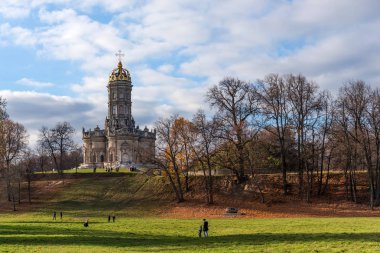 Podolsk, Rusya - 20 Ekim 2018: Dubrovitsy Emlak. Znamenskaya kilise Podolsk Moscow region Rusya