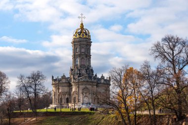 Podolsk, Rusya - 20 Ekim 2018: Dubrovitsy Emlak. Znamenskaya kilise Podolsk Moscow region Rusya