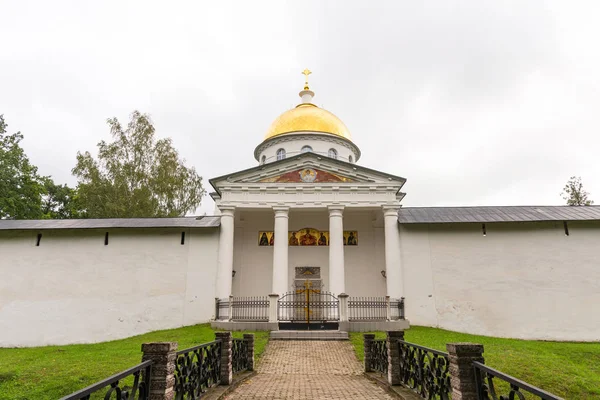 San Miguel Catedral de la Santa Dormición Pskovo-Pechersky Pskov-Cuevas monasterio. Pechory, Rusia. —  Fotos de Stock