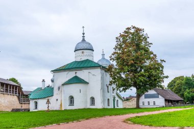 Izborsk kalesindeki Aziz Niklas antik ortodoks kilisesi. Izborsk, Pskov bölgesi, Rusya