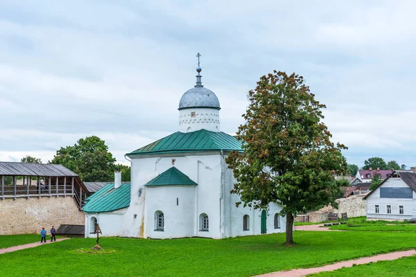 Ancient orthodox church of St. Nicholas in the Izborsk fortress. Izborsk, Pskov region, Russia — Stock Photo, Image