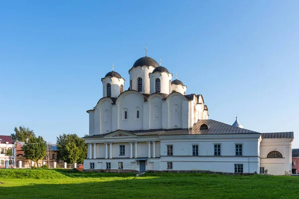 Catedral de San Nicolás en la Corte de Yaroslav en Veliky Novgorod, Rusia . — Foto de Stock