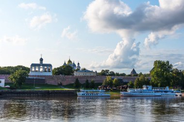 Veliky Novgorod, Rusya Federasyonu - 31 Ağustos 2018: Panoramik Kremlin, St Sophia Katedrali, çan kulesine St. Sophia Katedrali, Nijniy Novgorod, Rusya Federasyonu.