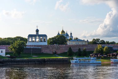 Veliky Novgorod, Rusya Federasyonu - 31 Ağustos 2018: Panoramik Kremlin, St Sophia Katedrali, çan kulesine St. Sophia Katedrali, Nijniy Novgorod, Rusya Federasyonu.