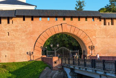 Veliky Novgorod, Rusya Federasyonu - 31 Ağustos 2018: Ana girişine Novgorod Kremlin, Veliky Novgorod, Rusya Federasyonu