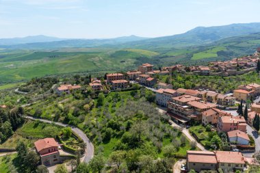 Castiglione d 'Orcia 'nın muhteşem panoramik manzarası. İtalya