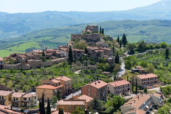 Castiglione d 'Orcia 'nın muhteşem panoramik manzarası. İtalya