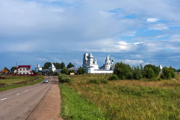 Pereslavl-Zalessky, Rusya-5 Ağustos 2018: Nikitsky Manastırı, Pereslavl-Zalessky, Rusya Inanılmaz panoramik görünümü. Rusya 'nın altın yüzük