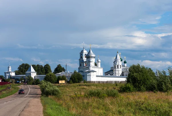 Pereslavl-Zalessky, Rusya-5 Ağustos 2018: Nikitsky Manastırı, Pereslavl-Zalessky, Rusya Inanılmaz panoramik görünümü. Rusya 'nın altın yüzük
