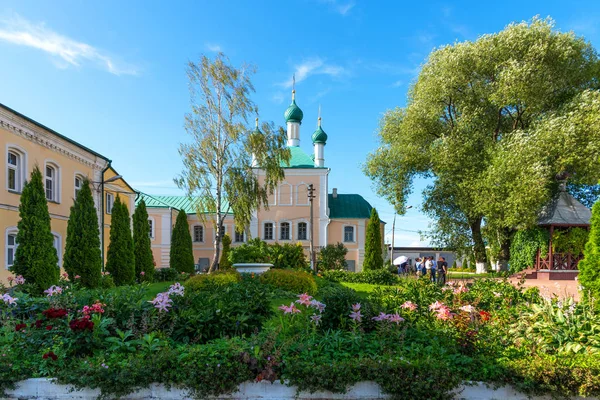 Pereslavl-Zalessky, Rusya-5 Ağustos 2018: Rusya 'nın Yaroslavl bölgesinde Pereslavl Zalessky 'de Nikolsky kadın Manastırı