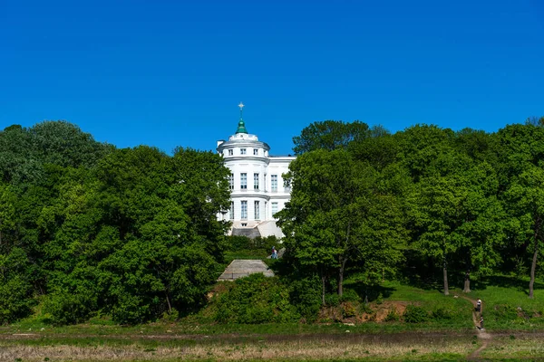 Panoramablick auf den Palast und Park von Bogorodizk, Region Tula. — Stockfoto
