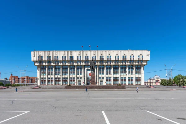 Tula, Ryssland-19 maj 2019: panoramavy över Lenin Square, ett monument över Lenin och administrationen av Tula, Ryssland. — Stockfoto