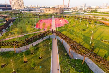 Moskova, Rusya - 31 Mayıs 2019: Park Tiufielieva Roshcha'nın Moskova'daki pitoresk havadan görünümü, Rusya.